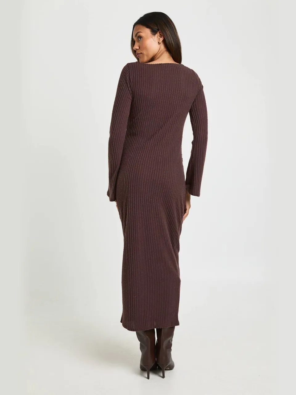 boohoo Dames Zwangerschaps Slash Hals Midaxi Jurk chocoladebruin, foto 2
