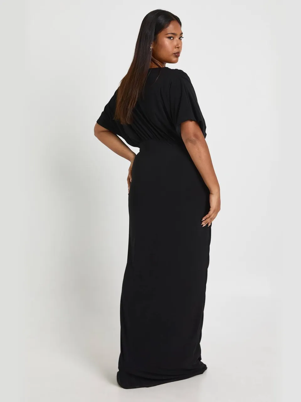 boohoo Dames Plus Dubbelgelaagde Geruched Diep-uitgesneden Vleugelmouwen Maxi-jurk zwart, foto 2
