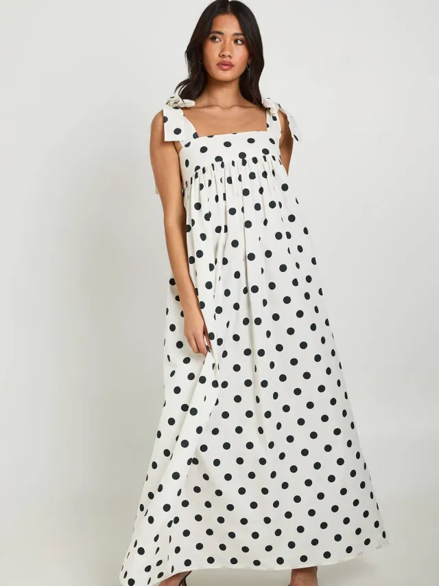 boohoo Dames Maxi Gesmokte Jurk Met Polkadots En Strikbandjes Op De Schouders Wit