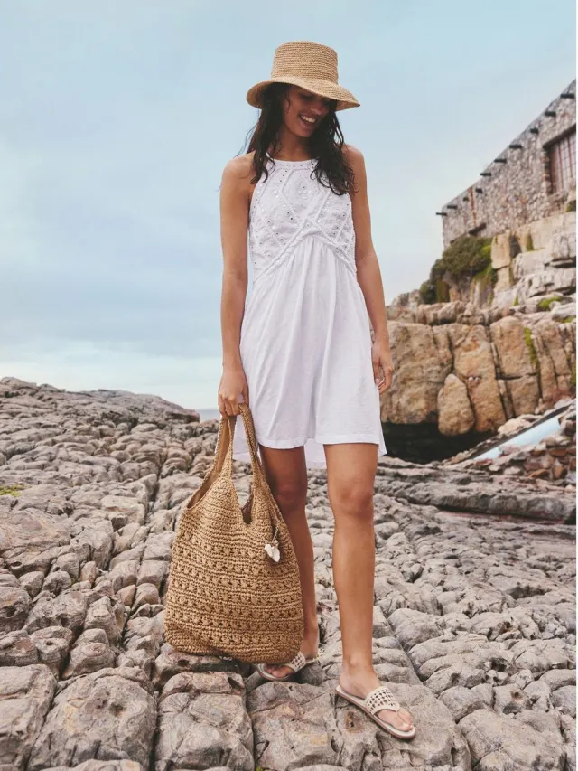 Next Dames - Mini-jurk met hoge halslijn en geborduurde spiegelversiering - Tall - Wit White