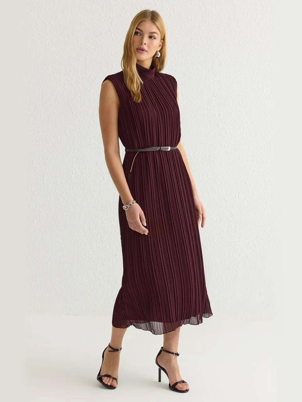 Trendyol TRENDYOLMİLLA Dames Bordeaux Effen Midi Mouwloos Avond / Dagelijks Recht Jurken, foto 2