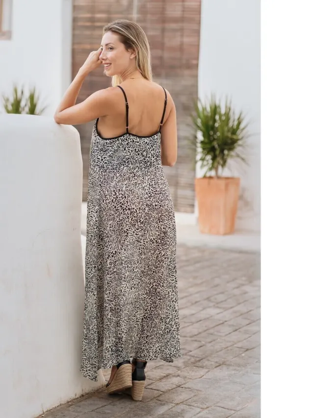 Isla Bonita By Sigris Lange Jurk Isla Bonita By Sigris Lange Midi-Jurk Beige