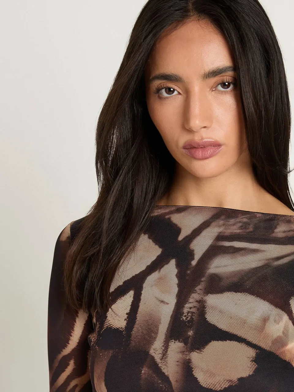 boohoo Dames Abstract gaas mini-jurk met uitlopende mouwen zwart, foto 4