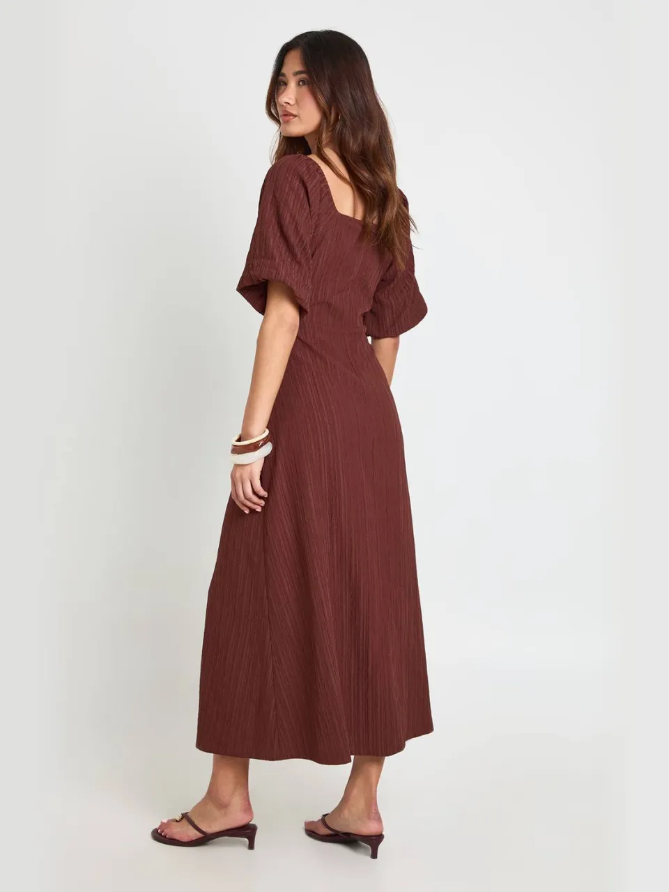 boohoo Dames Gestructureerde Midaxi Jurk Met Volumineuze Mouwen chocoladebruin, foto 2