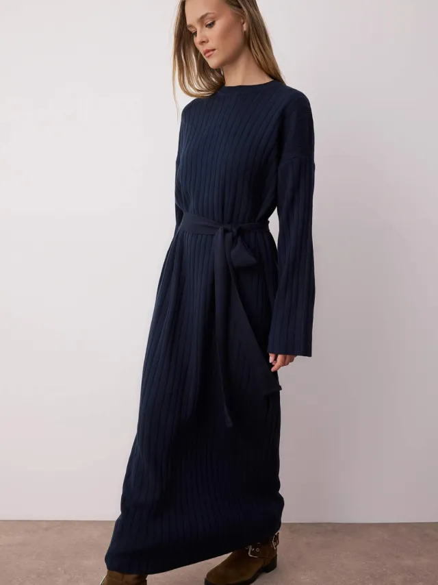 Trendyol Modest Dames Donkerblauw Effen Maxi Lang Casual A-lijn Modest Jurken Marineblauw/Blauw
