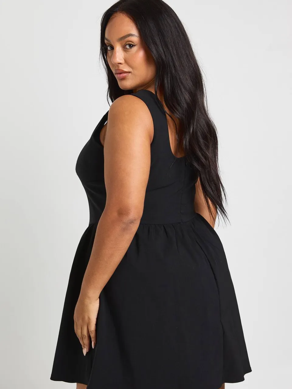 boohoo Dames Plus Bengaline Diepe V-hals Skaterjurk zwart, foto 3