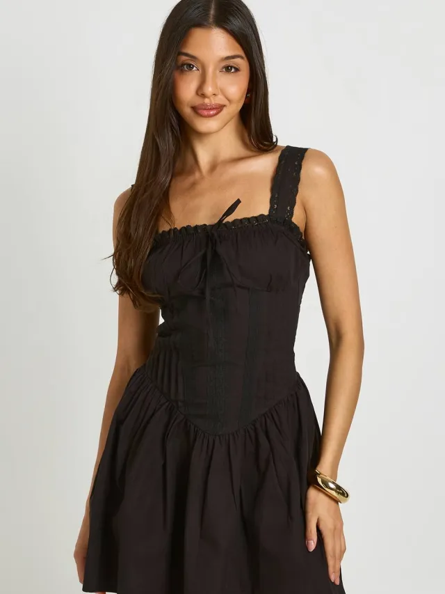 boohoo Dames Mini-jurk Met Kanten Bies En Gerimpeld Buste Zwart
