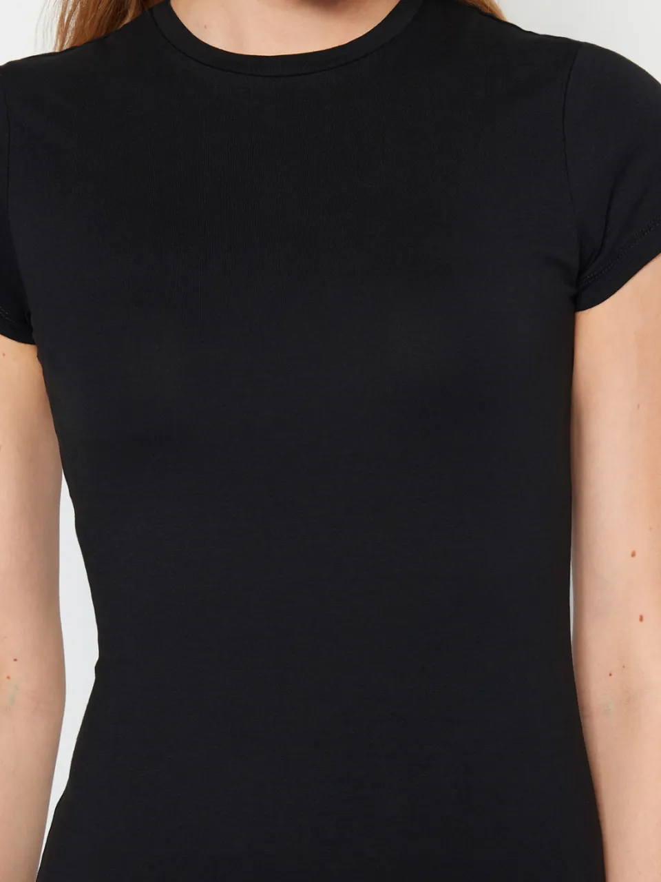Trendyol TRENDYOLMİLLA Dames Zwart Effen Midi Kort Casual Bodycon Jurken, foto 2