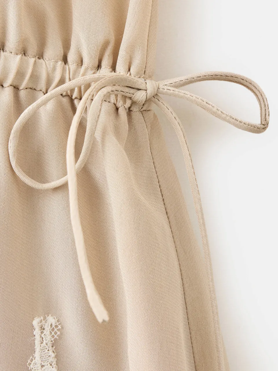 Mango korte jurk met kant - beige, foto 3
