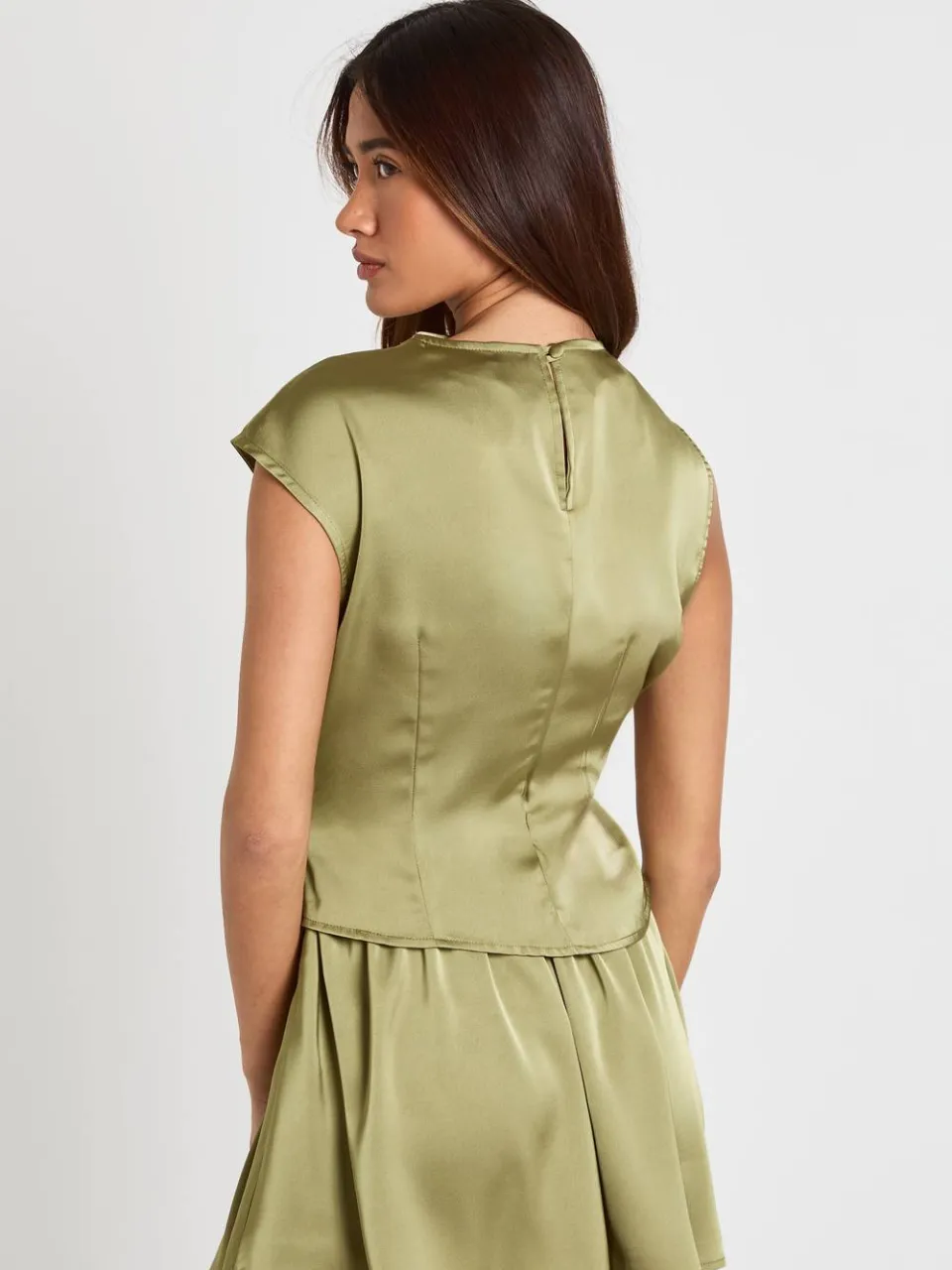 boohoo Dames Satijnen Mini Jurk met Gerimpeld Detail olijf, foto 2