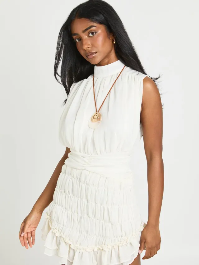 boohoo Dames Gestructureerde Chiffon Mini-jurk Met Hoge Hals En Verlaagde Zoom Ivoor