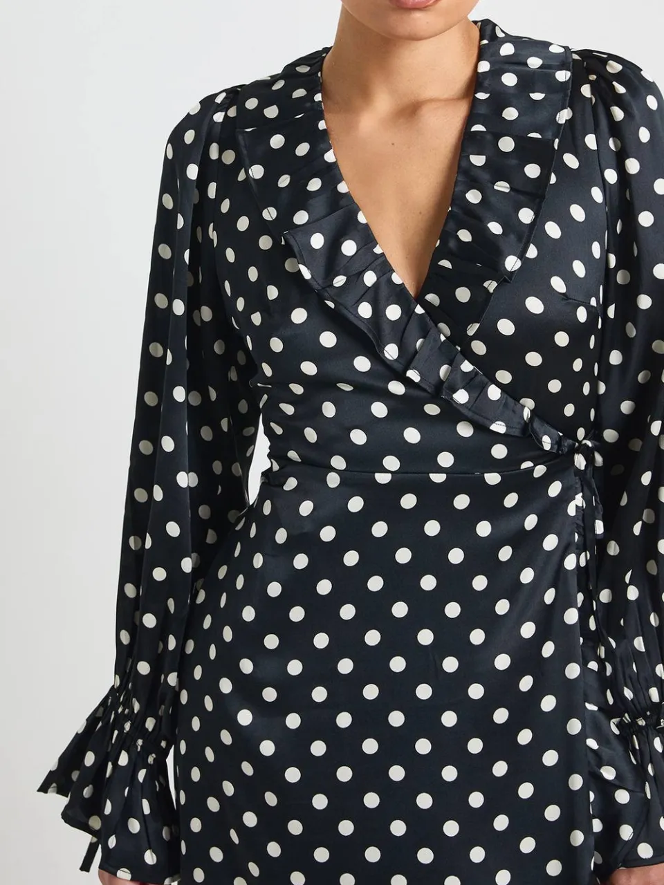boohoo Dames Polkadot Print Ruffle Wikkel Midi Jurk zwart, foto 3