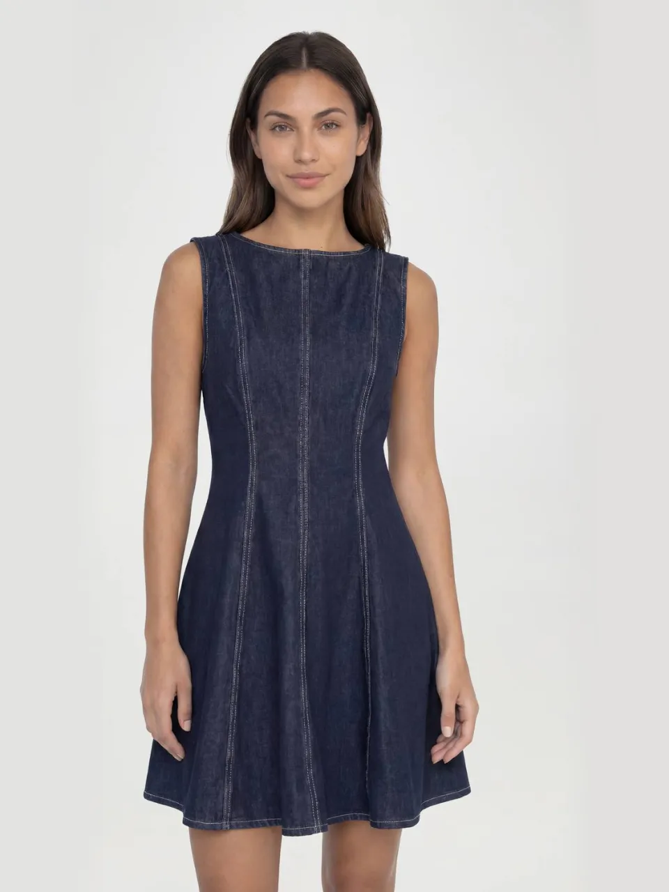 boohoo Dames Lange Mouwloze Denim Jurk Met Uitlopende Zoom, foto 3