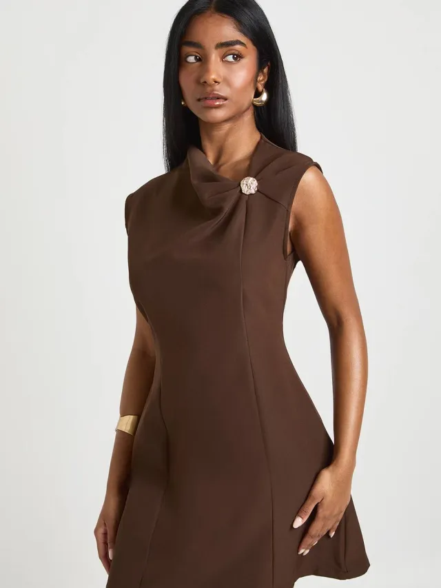 boohoo Dames Mini-jurk Met Asymmetrische Halslijn En Goudkleurige Afwerking, foto 2