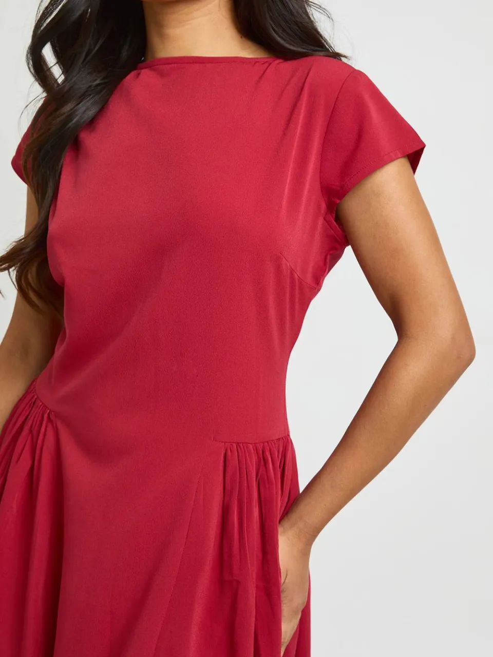 boohoo Dames Petite Getextureerde Volume Rok Midaxi Jurk bordeaux rood, foto 4