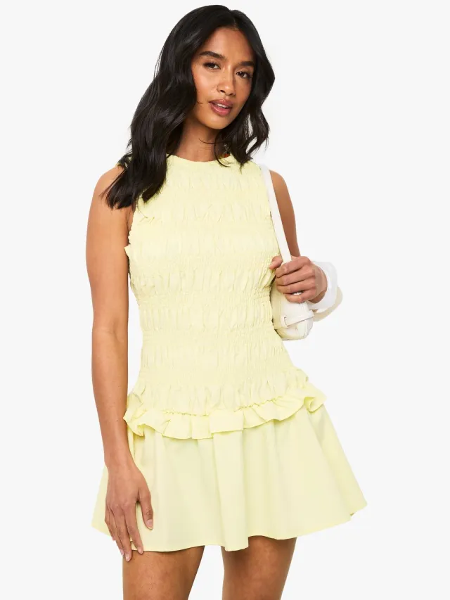 boohoo Dames Petite Shirred Mouwloze Jurk met Verlaagde Taille Mini Skater Citroen