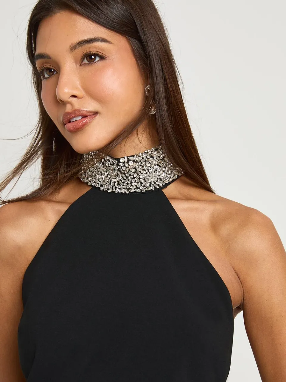 boohoo Dames Diamante met de hand verfraaide halterneckjurk zwart, foto 4