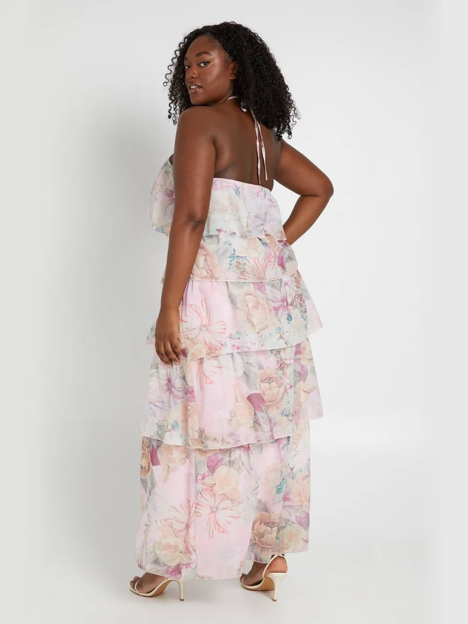 boohoo Dames Plus Gebloemd Halterneck Gelaagde Maxi Jurk roze, foto 2