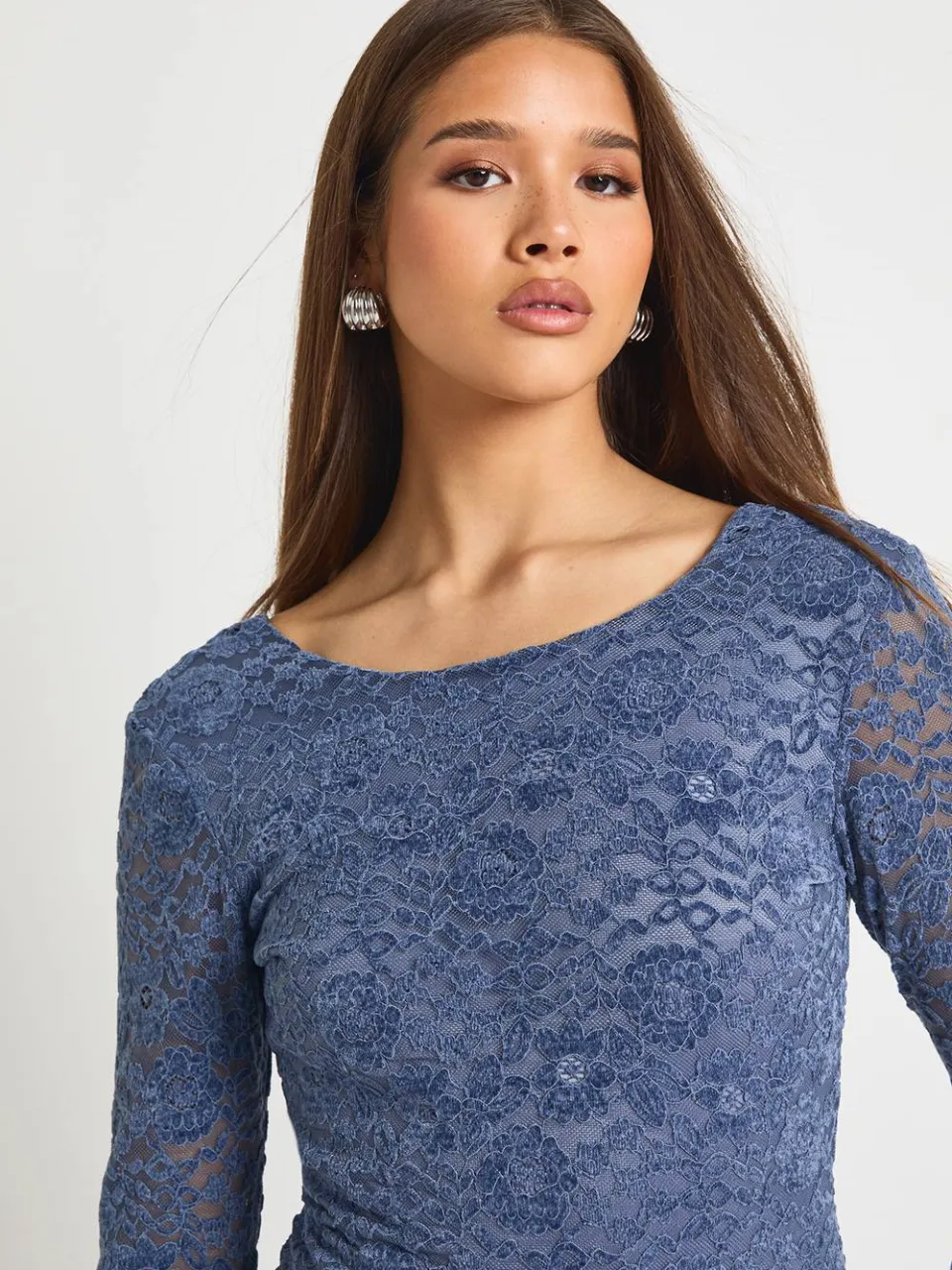 boohoo Dames Fluwelen kant mini-jurk met uitlopende mouwen blauw, foto 4