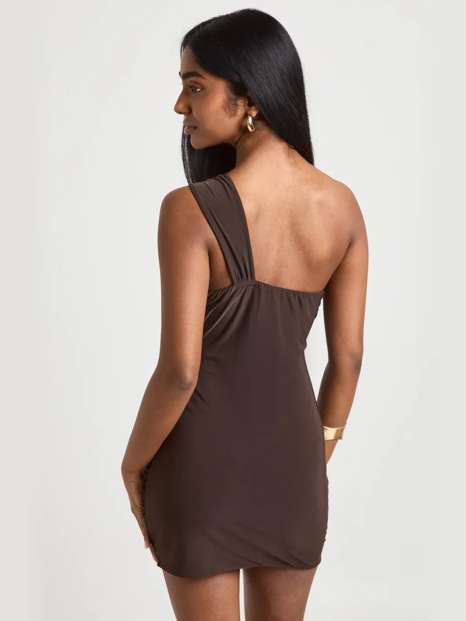 boohoo Dames Slinky Jurk Met Gouden Details En Éen Schouder, foto 3