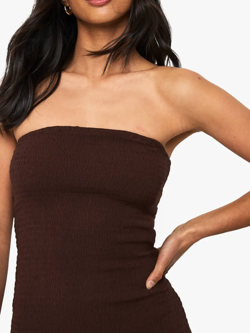 boohoo Dames Kleine kaasdoek-gerimpelde mini strandjurk chocoladebruin, foto 4