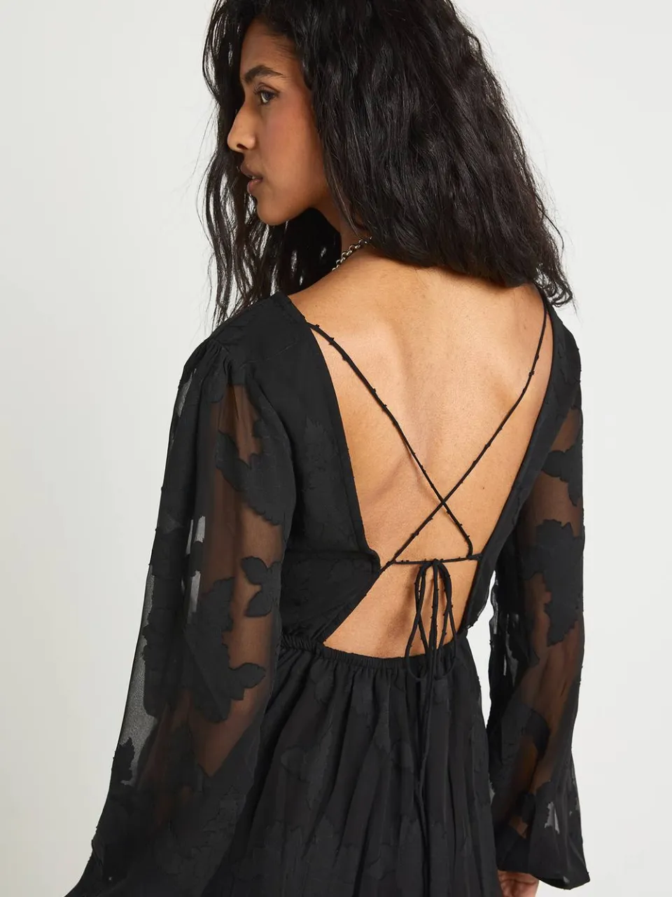 boohoo Dames Burnout Floral Frill Detail Maxi Jurk zwart, foto 5