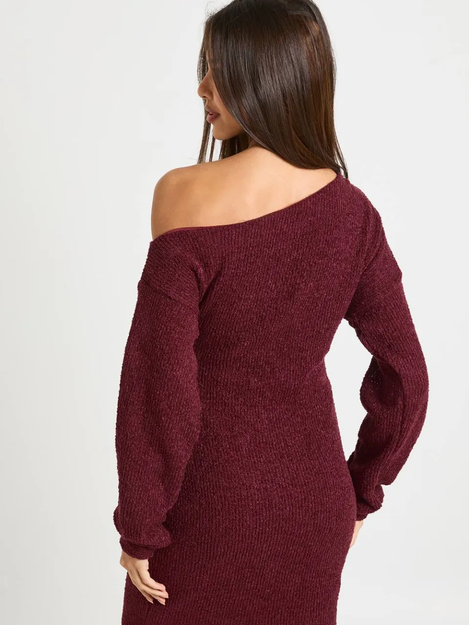 boohoo Dames Getextureerde asymmetrische slungelige minijurk bordeaux rood, foto 3