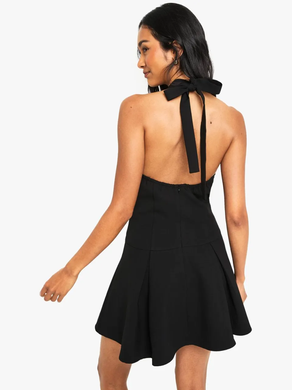 boohoo Dames Op maat gemaakte mini-jurk met hoge hals en plooien zwart, foto 2