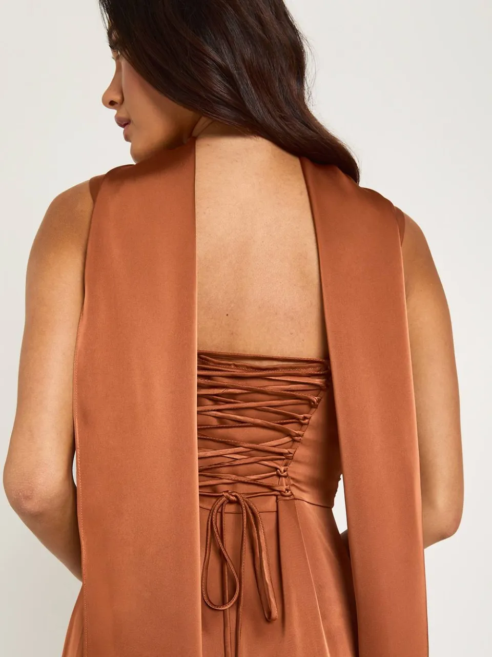 boohoo Dames Satijnen Maxi Jurk Met Corsetdetail En Halssjaal spice, foto 2