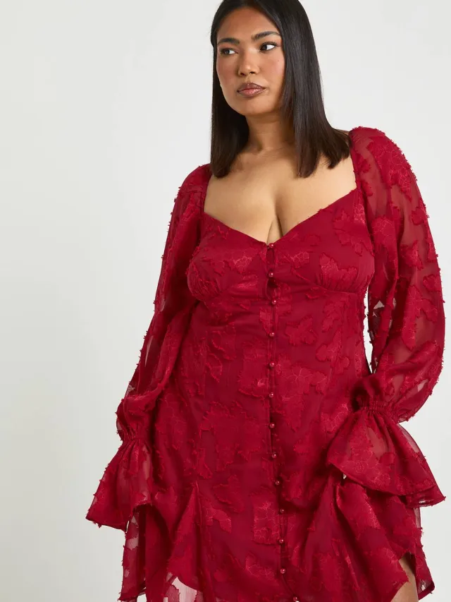 boohoo Dames Plus Burnout Bloemen Godet Zoom Mini Jurk Merlot