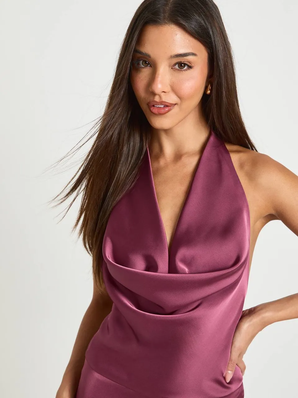 boohoo Dames Satijnen Cowl Hals Asymmetrische Zoom Mini Jurk donker mauve, foto 4