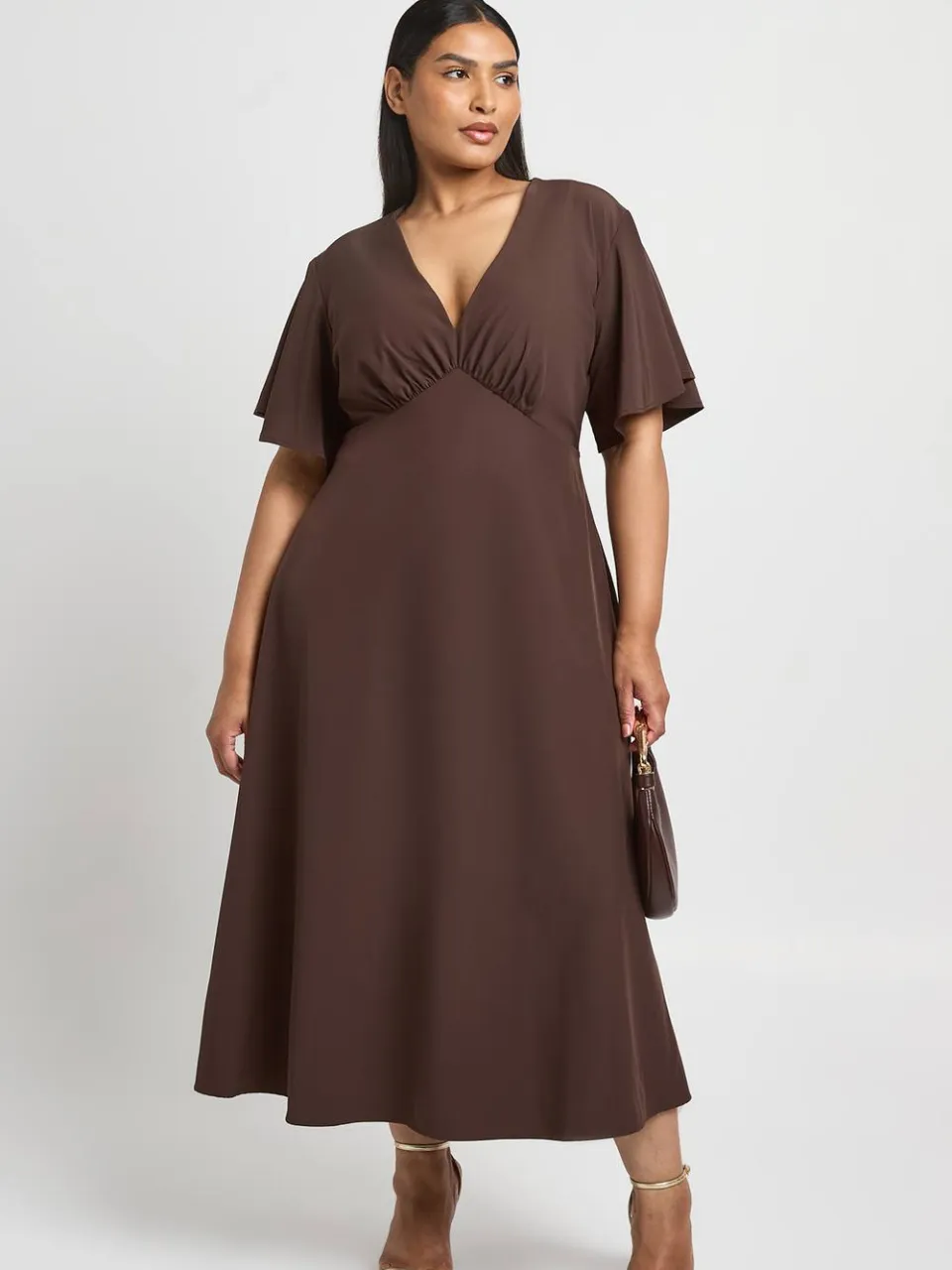 boohoo Dames Plus Midaxi Jurk Met Engelenmouwen Chocoladebruin