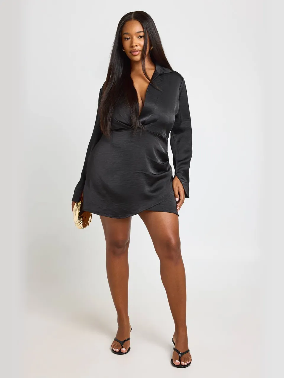boohoo Dames Plus Getextureerde Satijnen Jurk Met Kraag Zwart