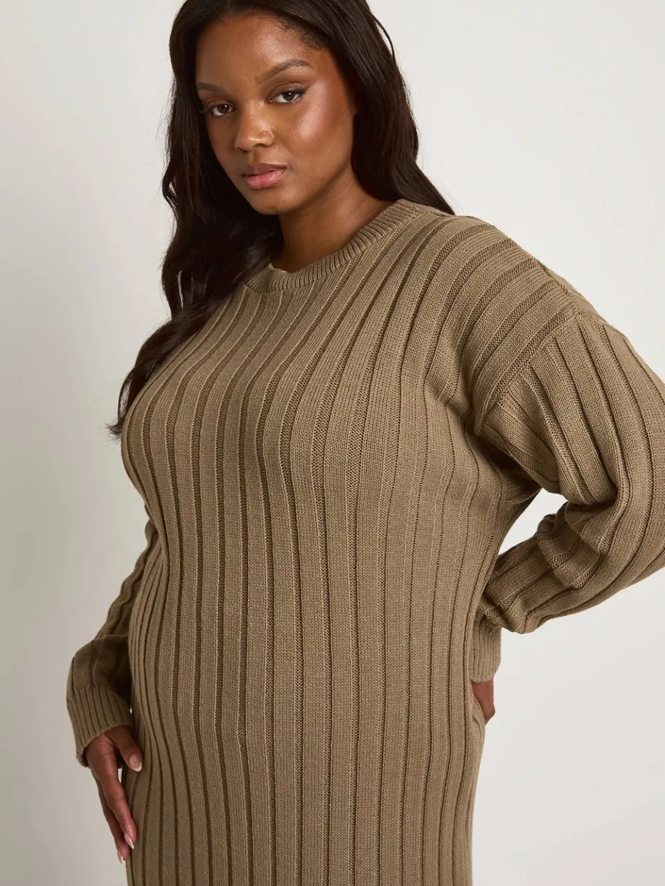 boohoo Dames Plus Dikke Ribgebreide Zachte Midaxi Jurk steen, foto 3