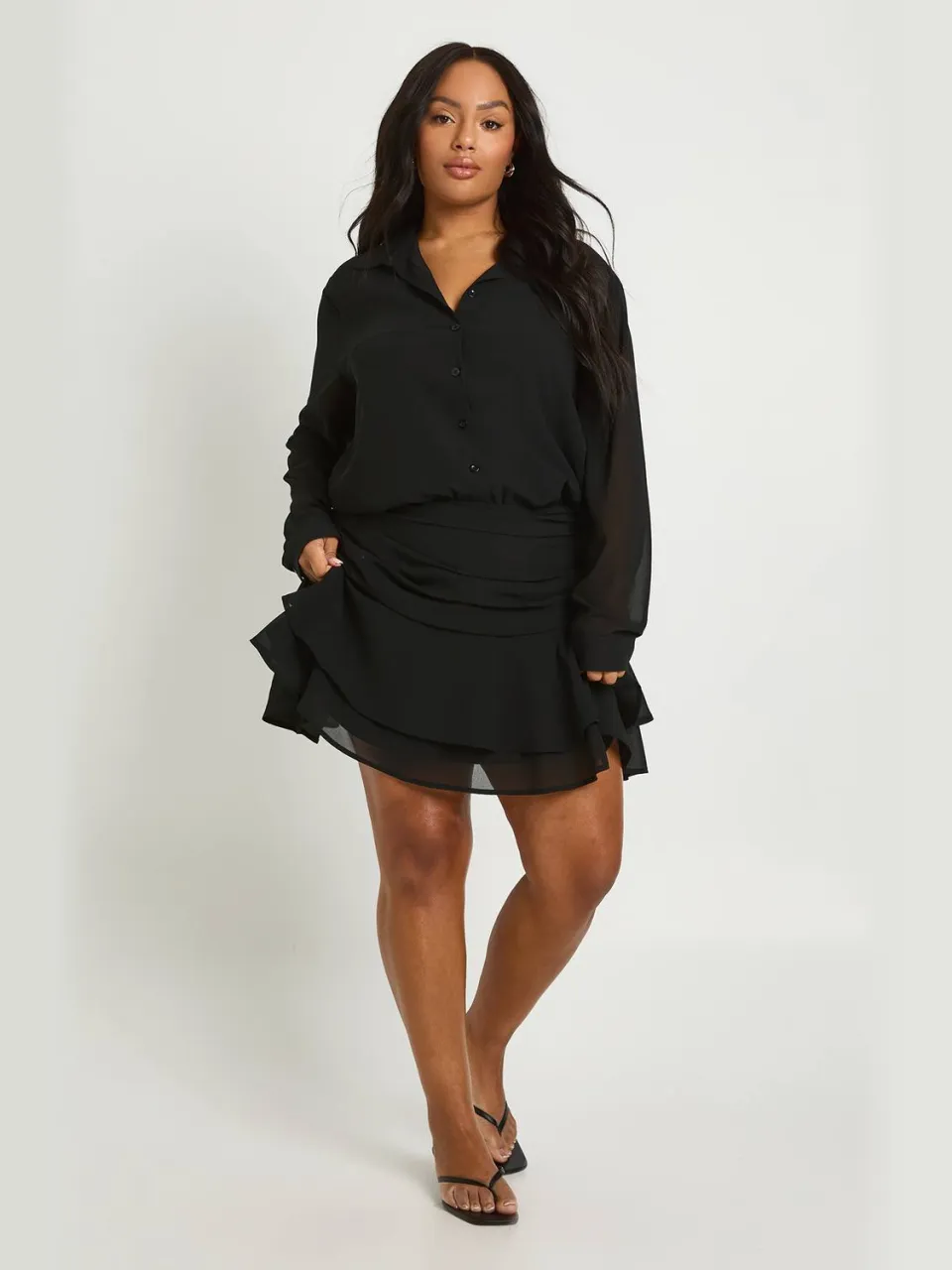 boohoo Dames Plus Ruche Mini Rok Shirtjurk zwart, foto 3